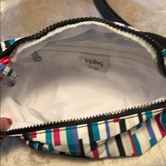 Kipling Urban Stripe Fanny Pack or chest bag, includes keychain - Picture 9 of 10